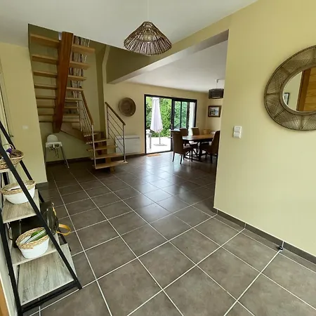 Jolie Maison De Avec Vue Magnifique Sur Le Jardin * كومْبْري